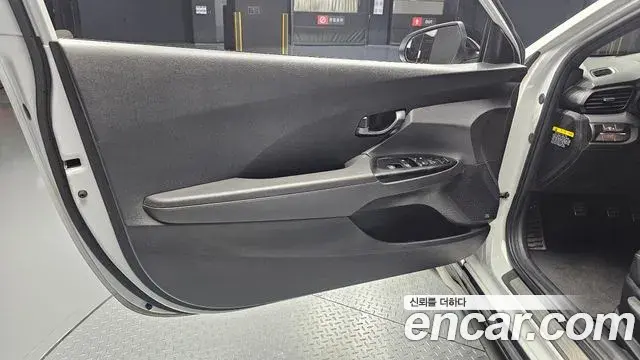 Hyundai Veloster 2019 — Şəkil 33/35