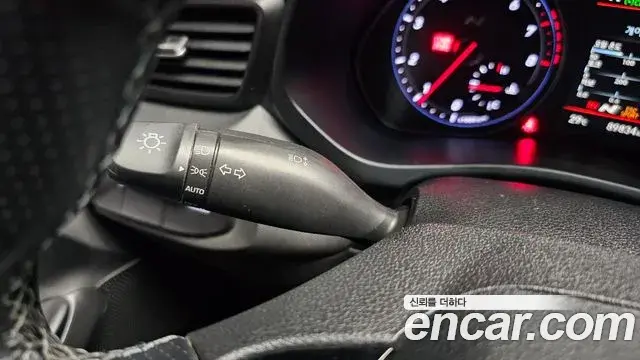 Hyundai Veloster 2019 — Şəkil 19/35
