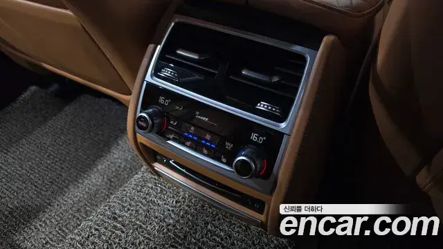 BMW 7 Series 2020 — Фото 18/20
