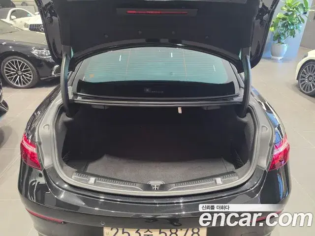 Mercedes-Benz E-Class 2023 — Şəkil 11/18