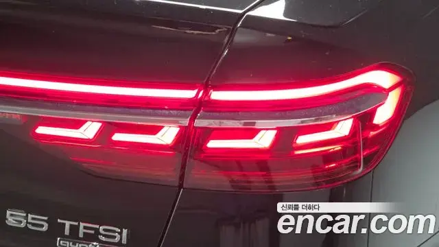 Audi A8 2021 — Photo 11/37