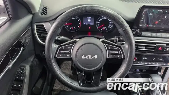 Kia Seltos 2022 — Şəkil 31/33