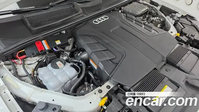 Audi Q7 2020 — ფოტო 6/34