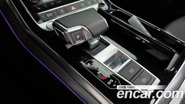 Audi Q7 2020 — ფოტო 31/34
