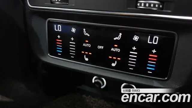 Audi Q7 2020 — ფოტო 18/34