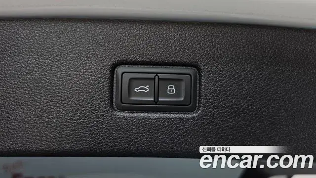 Audi Q7 2020 — ფოტო 29/34