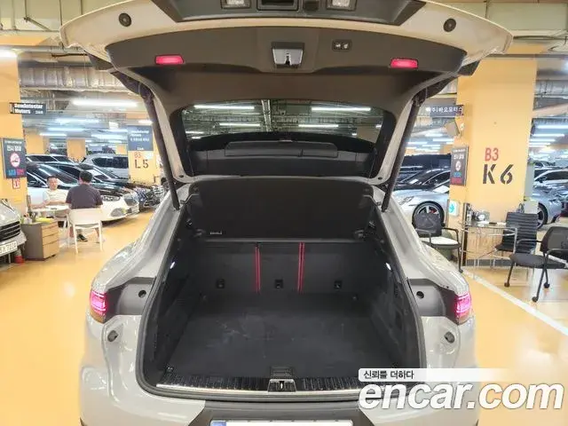Porsche Cayenne 2020 — ფოტო 6/20