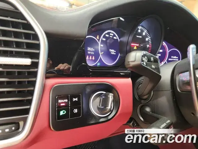 Porsche Cayenne 2020 — ფოტო 16/20