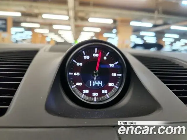 Porsche Cayenne 2020 — ფოტო 7/20