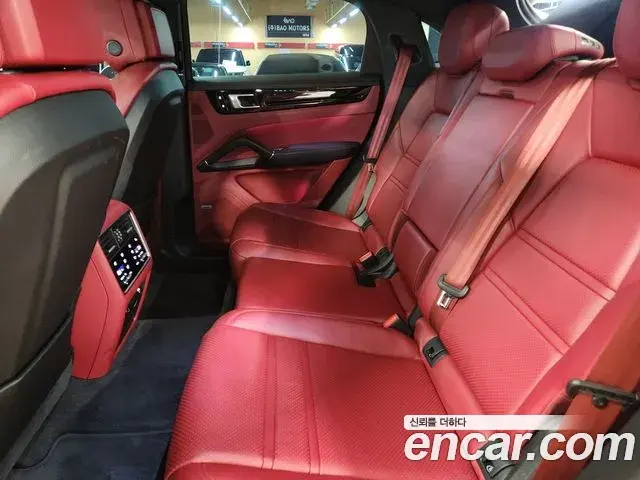 Porsche Cayenne 2020 — ფოტო 11/20