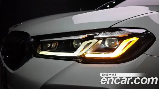 BMW 5 Series 2023 — Şəkil 28/38