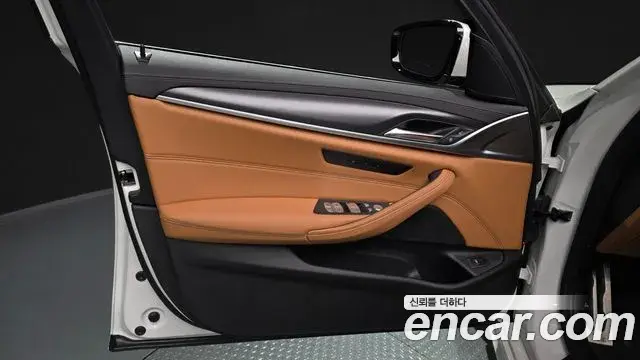 BMW 5 Series 2023 — Şəkil 18/38