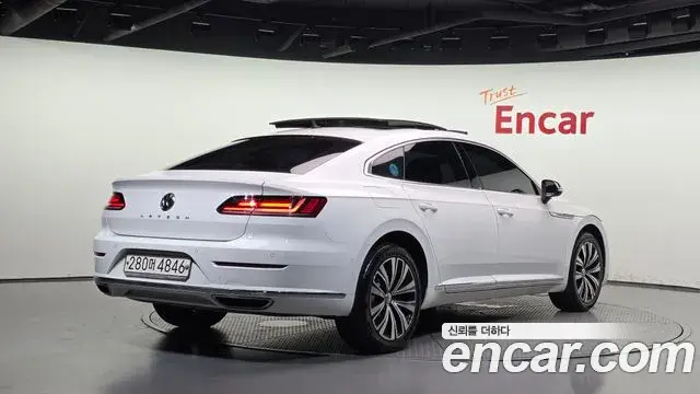 Volkswagen Arteon 2019 — Şəkil 18/20