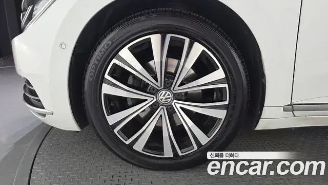 Volkswagen Arteon 2019 — Şəkil 17/20