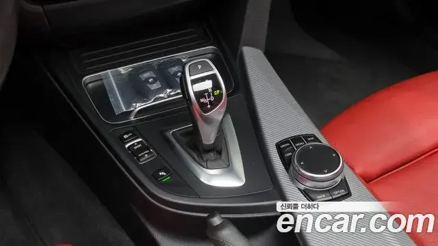 BMW 3 Series 2018 — Photo 15/33