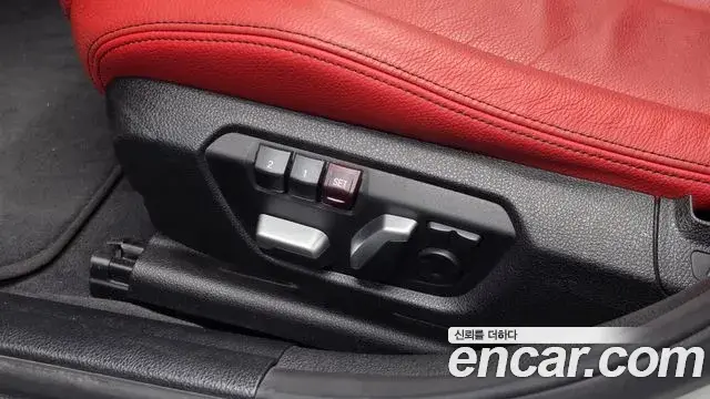 BMW 3 Series 2018 — Photo 33/33
