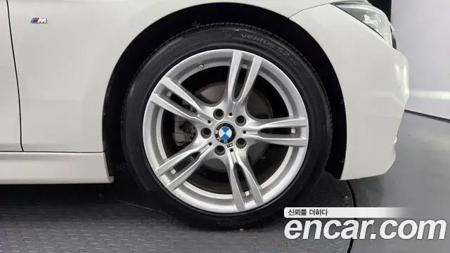BMW 3 Series 2018 — Photo 10/33