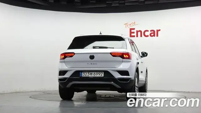 Volkswagen T-Roc 2021 — Photo 18/33