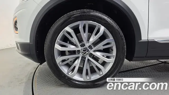 Volkswagen T-Roc 2021 — Photo 2/33