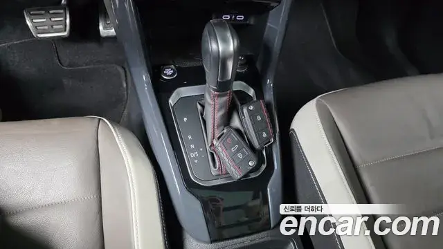 Volkswagen T-Roc 2021 — Photo 14/33