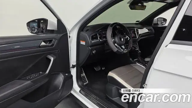 Volkswagen T-Roc 2021 — Photo 24/33