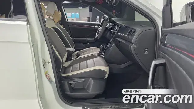 Volkswagen T-Roc 2021 — Photo 6/33