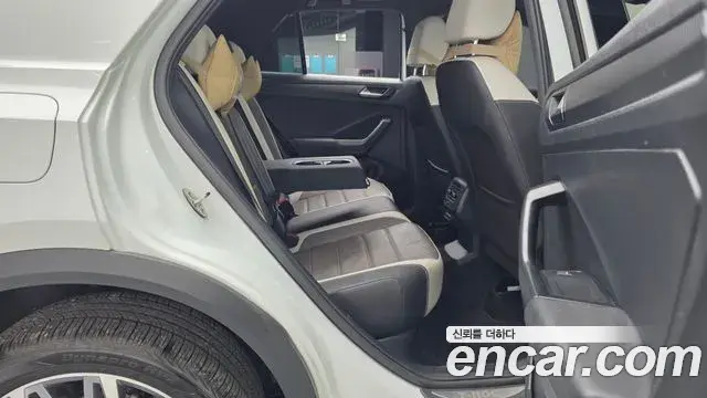 Volkswagen T-Roc 2021 — Photo 7/33
