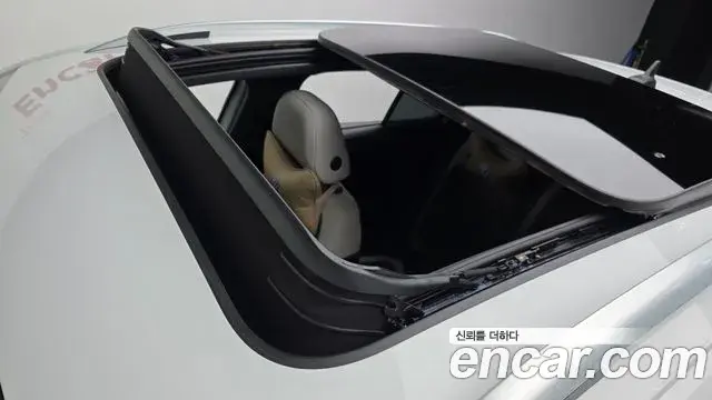 Volkswagen T-Roc 2021 — Photo 19/33