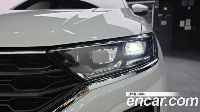 Volkswagen T-Roc 2021 — Photo 31/33