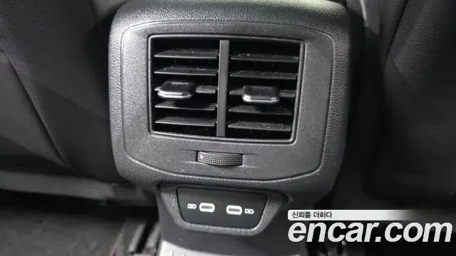 Volkswagen T-Roc 2021 — Photo 13/33