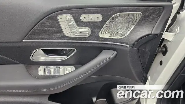 Mercedes-Benz GLE-Class 2025 — Фото 15/20