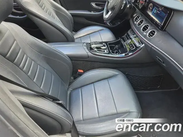 Mercedes-Benz E-Class 2018 — Фото 11/20
