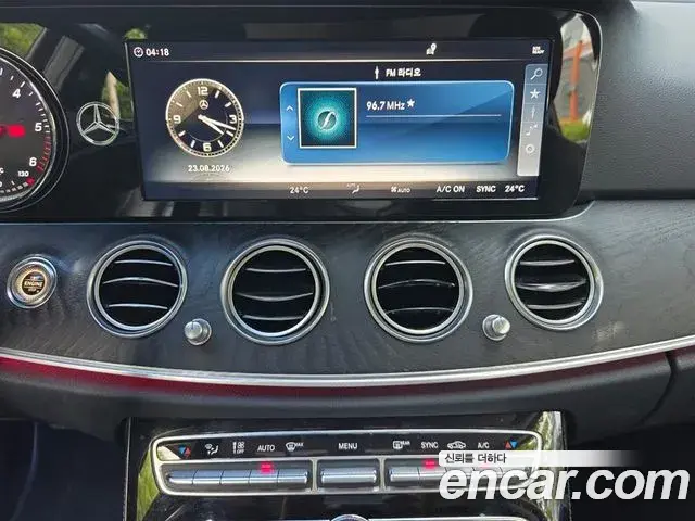 Mercedes-Benz E-Class 2018 — Фото 15/20