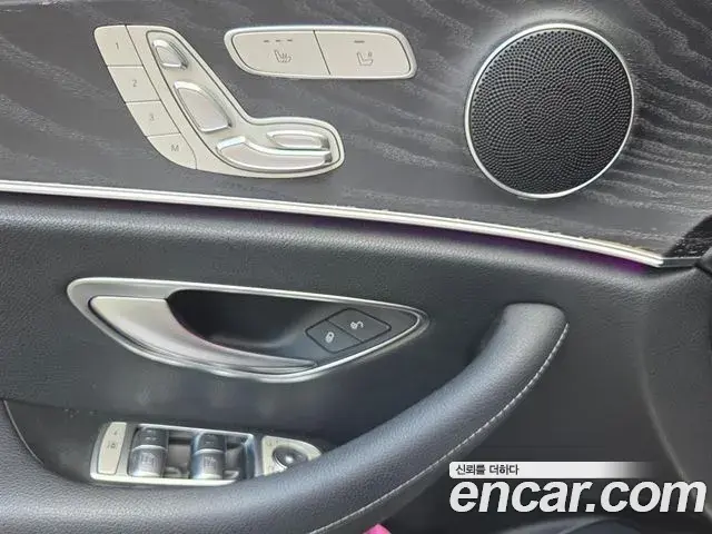 Mercedes-Benz E-Class 2018 — Фото 17/20