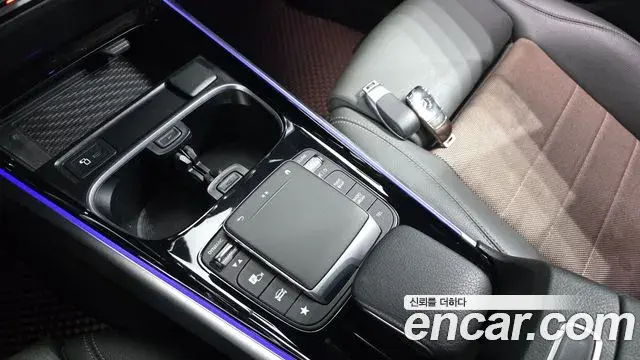 Mercedes-Benz EQB 2023 — Photo 2/31