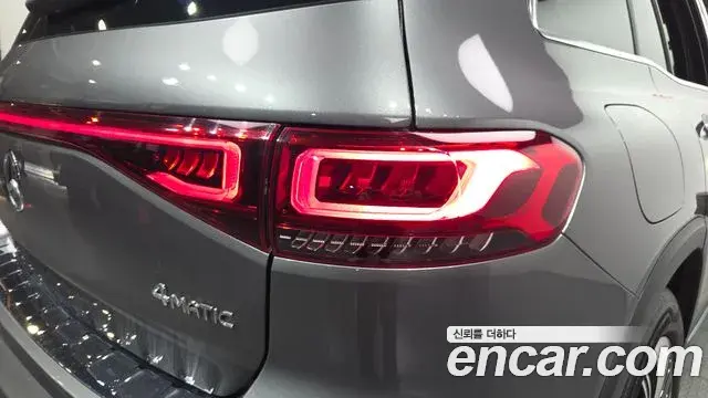 Mercedes-Benz EQB 2023 — Photo 12/31