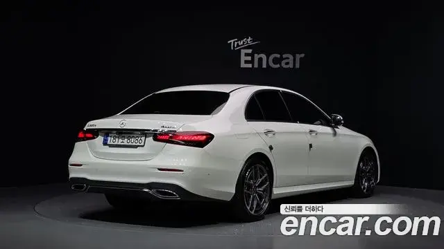 Mercedes-Benz E-Class 2023 — Фото 2/20