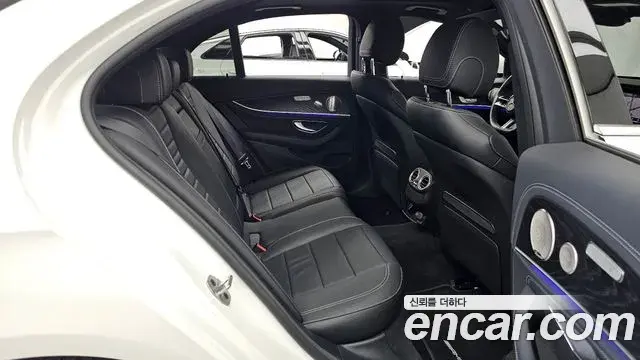 Mercedes-Benz E-Class 2023 — Фото 12/20