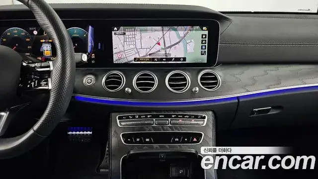 Mercedes-Benz E-Class 2023 — Фото 14/20