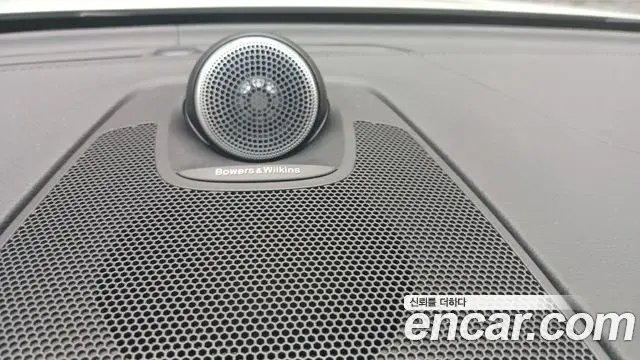 Volvo XC60 2023 — Фото 13/20