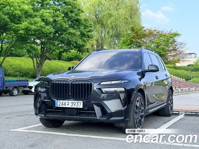 BMW X7 2025 — Фото 9/20