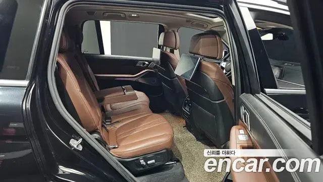 BMW X7 2021 — Фото 11/20