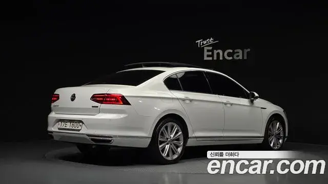Volkswagen Passat GT 2018 — Фото 2/20
