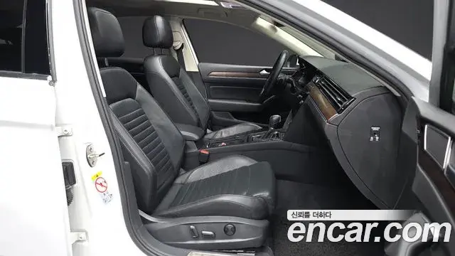 Volkswagen Passat GT 2018 — Фото 11/20