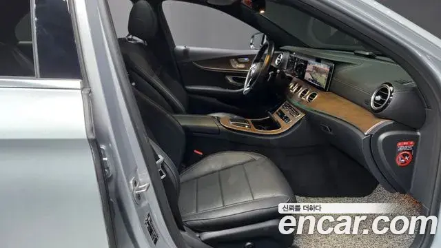 Mercedes-Benz E-Class 2021 — Фото 10/20