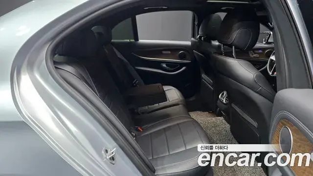Mercedes-Benz E-Class 2021 — Фото 11/20