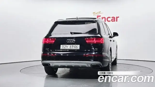 Audi Q7 2019 — Фото 4/20