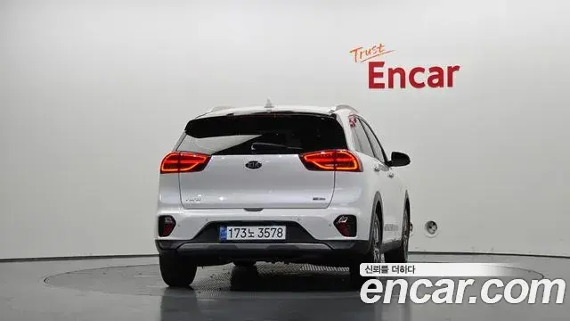 Kia Niro 2020 — Фото 4/20