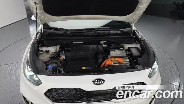 Kia Niro 2020 — Фото 6/20