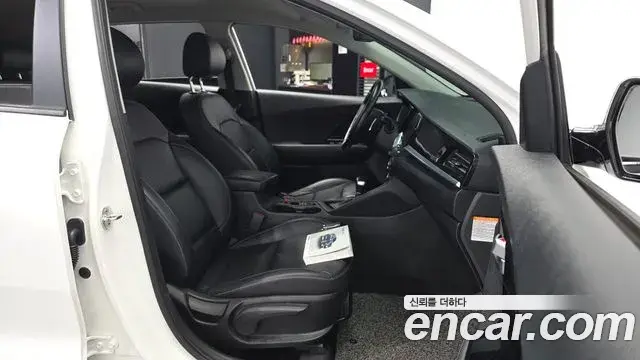 Kia Niro 2020 — Фото 11/20
